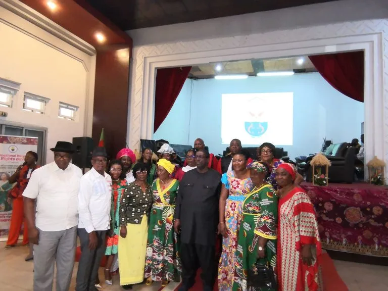 La Communauté Urbaine de Douala organise une table ronde pour mettre en lumière le rôle que joue la femme dans le maintien de la paix