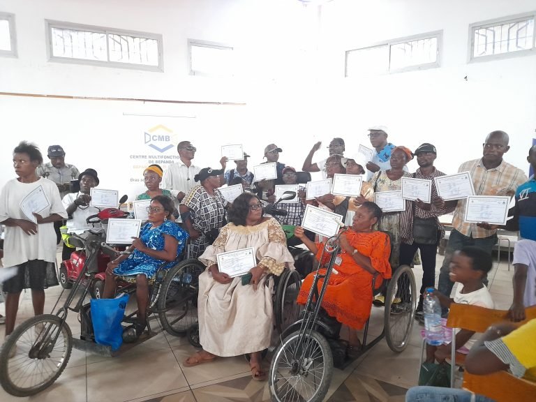 De l’ombre à la lumière : à Douala, les personnes vivant avec un handicap apprennent à sauver… et à se sauver