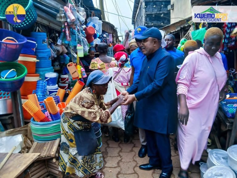 Présidentielle 2025 : À Bafang, Pierre Kwemo promet la fin des tickets payants
