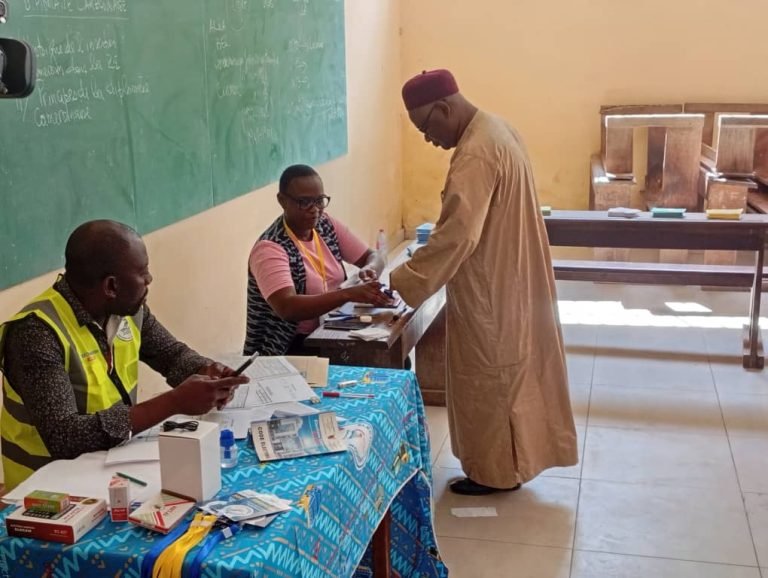 Présidentielle 2025 : L’étape du vote validée dans la paix et la sérénité à Douala