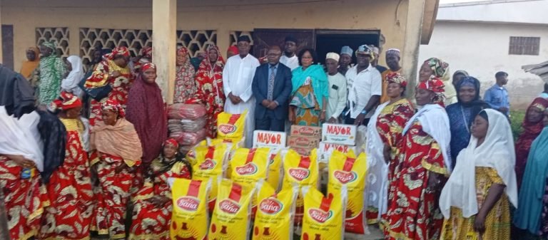 Veille de Ramadan 2026 : La communauté musulmane d’Ebolowa a reçu du maire de la ville, des denrées alimentaires pour une belle fête de fin de jeûn